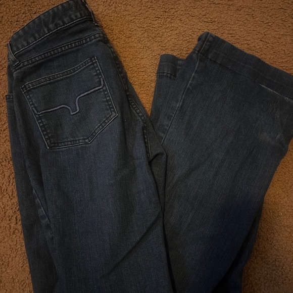 Lola Kimes - Picture 3 of 3